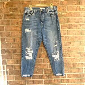 KanCan Sz 13/30 Distressed Ultra high rise Mom jeans Medium Wash